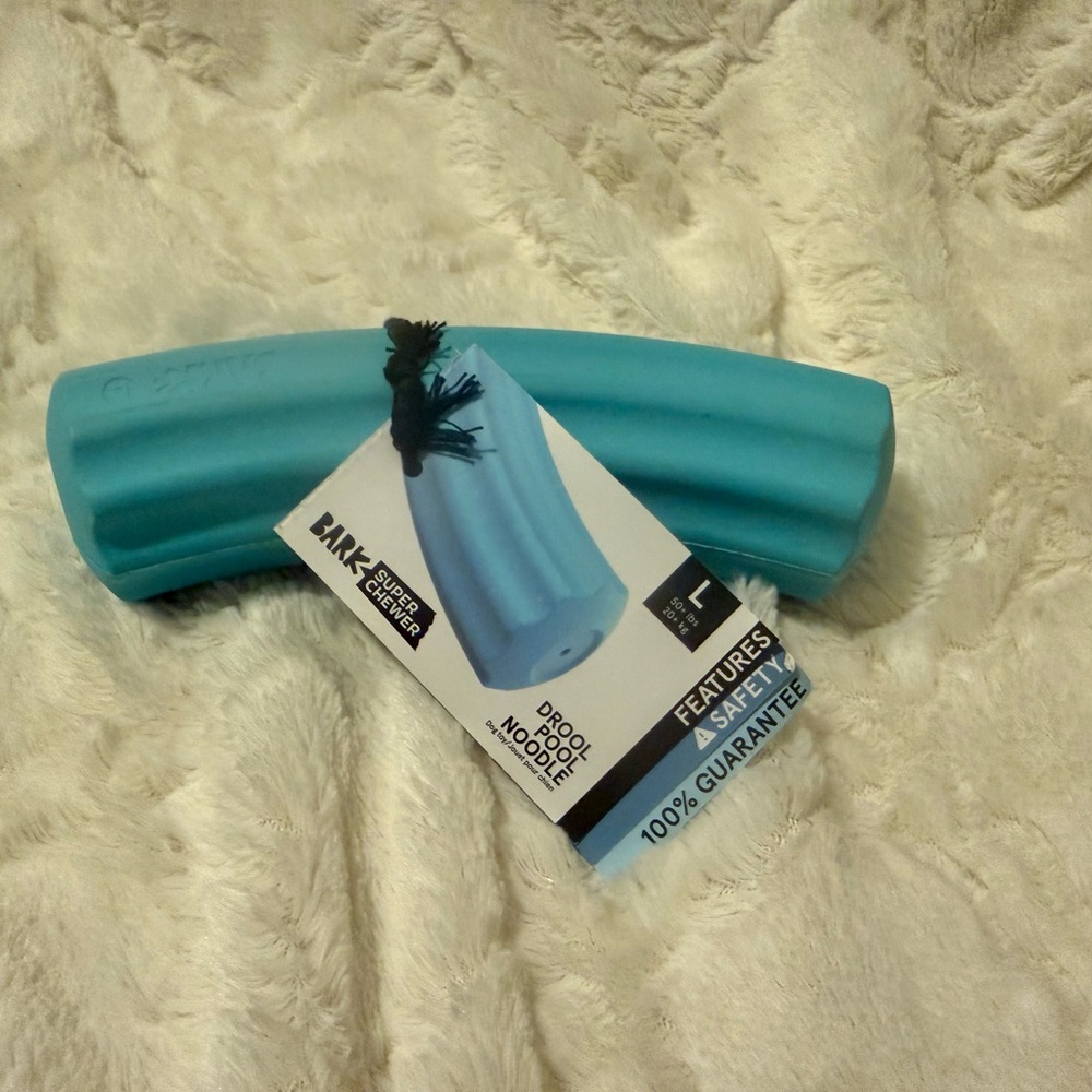 NWT Bark Super Chewer Drool Pool Noodle Size Large